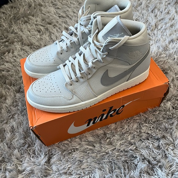 Nike Jordan 1 mid “light bone” - Picture 11 of 13